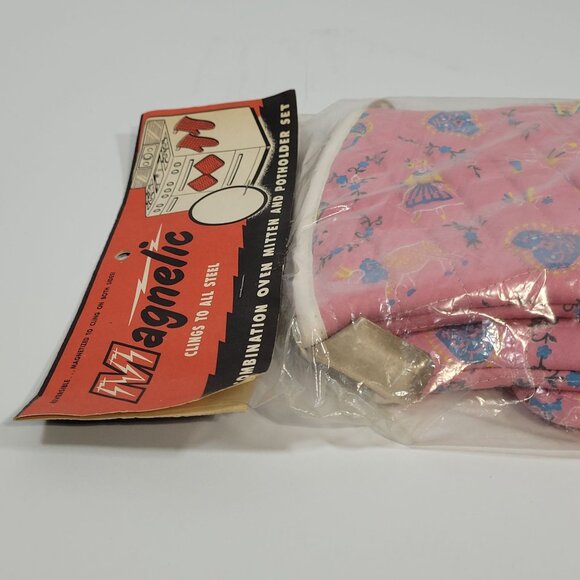 Vintage Magnetic Oven Mitts & Potholders Set Wolf Manufacturing 1950s Pink - Picture 6 of 8